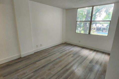 Condo in Oakland Park, Florida, 1 bedroom  № 1186653 - photo 2