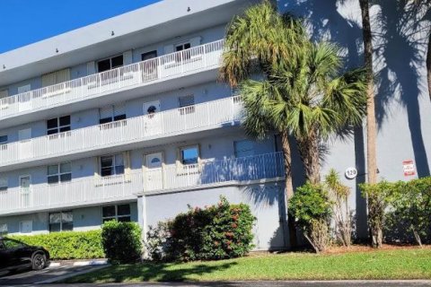 Condo in Oakland Park, Florida, 1 bedroom  № 1186653 - photo 1