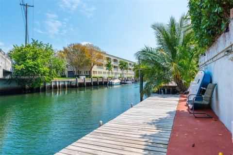 Villa ou maison à vendre à Miami Shores, Floride: 5 chambres, 412.02 m2 № 784701 - photo 10