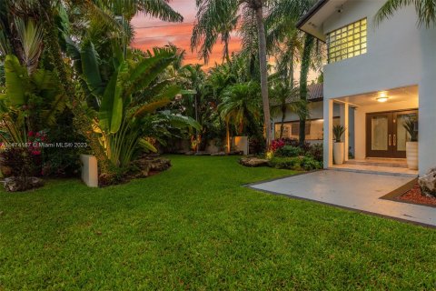 House in Miami Shores, Florida 5 bedrooms, 412.02 sq.m. № 784701 - photo 1
