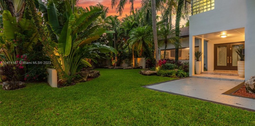 Villa ou maison à Miami Shores, Floride 5 chambres, 412.02 m2 № 784701