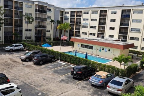 Condominio en venta en Hallandale Beach, Florida, 2 dormitorios, 85.28 m2 № 1206107 - foto 16
