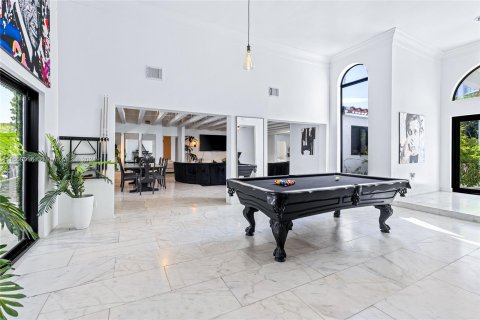 House in Miami, Florida 8 bedrooms, 435.8 sq.m. № 1372761 - photo 6