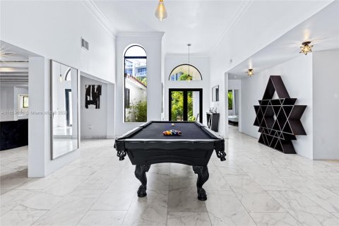 House in Miami, Florida 8 bedrooms, 435.8 sq.m. № 1372761 - photo 3