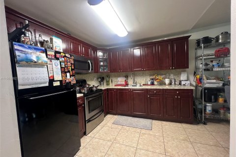 Copropriété à vendre à Hialeah, Floride: 2 chambres, 91.04 m2 № 1372795 - photo 3