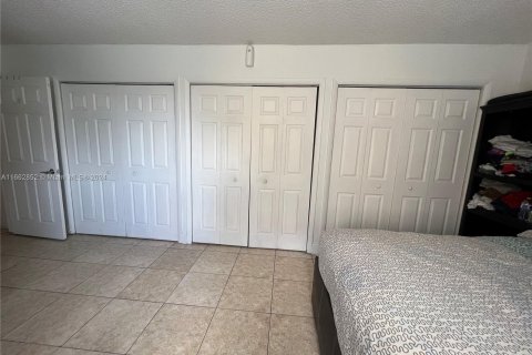 Copropriété à vendre à Hialeah, Floride: 2 chambres, 91.04 m2 № 1372795 - photo 7