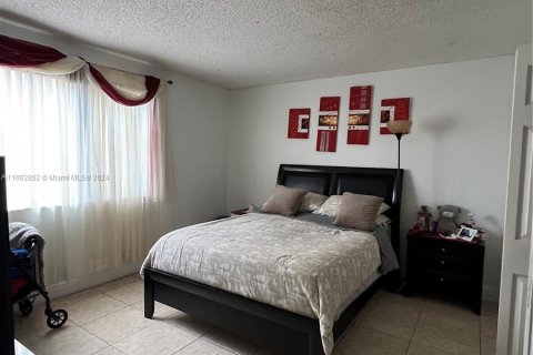 Condominio en venta en Hialeah, Florida, 2 dormitorios, 91.04 m2 № 1372795 - foto 9