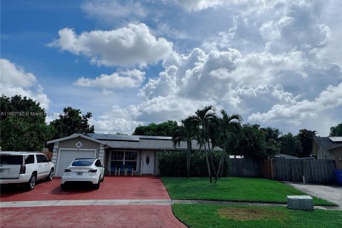 Villa ou maison à vendre à Pembroke Pines, Floride: 4 chambres, 174.1 m2 № 1372794 - photo 3