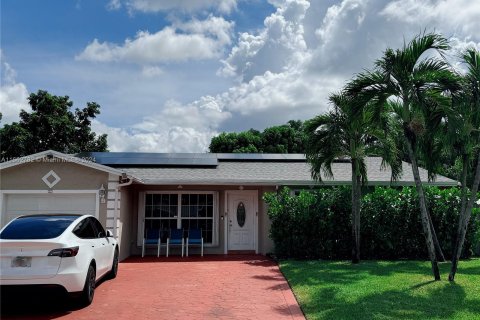 Villa ou maison à vendre à Pembroke Pines, Floride: 4 chambres, 174.1 m2 № 1372794 - photo 1