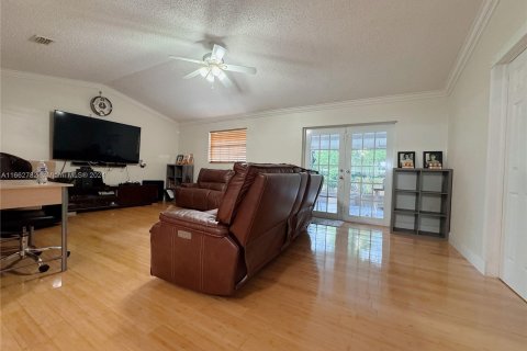 Villa ou maison à vendre à Pembroke Pines, Floride: 4 chambres, 174.1 m2 № 1372794 - photo 8