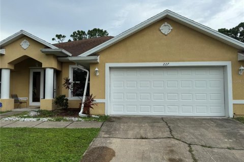 House in Palm Bay, Florida 4 bedrooms, 209.31 sq.m. № 1352760 - photo 1