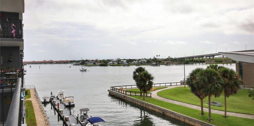 Condo in New Smyrna Beach, Florida, 2 bedrooms  № 1352733