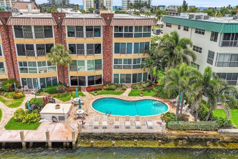 Copropriété à vendre à Pompano Beach, Floride: 2 chambres, 130.06 m2 № 1225722 - photo 2