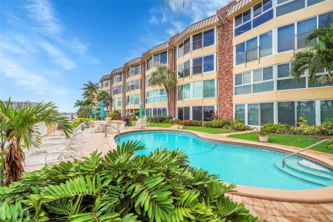 Condominio en venta en Pompano Beach, Florida, 2 dormitorios, 130.06 m2 № 1225722 - foto 13