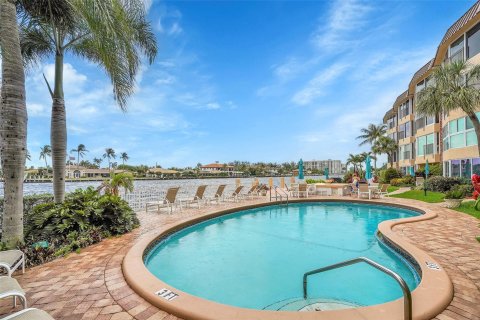 Condo in Pompano Beach, Florida, 2 bedrooms  № 1225722 - photo 14