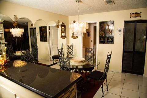 Touwnhouse à vendre à Palm Springs, Floride: 2 chambres, 117.06 m2 № 965907 - photo 16