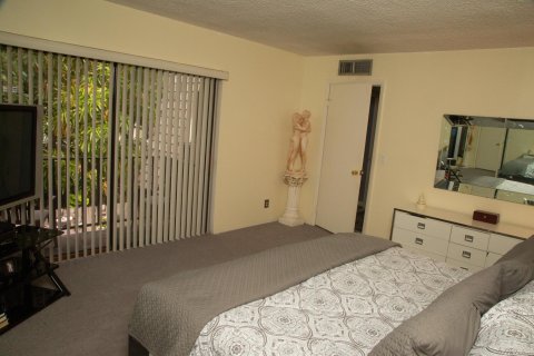 Touwnhouse à vendre à Palm Springs, Floride: 2 chambres, 117.06 m2 № 965907 - photo 4