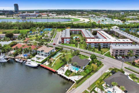 Villa ou maison à vendre à Hallandale Beach, Floride: 5 chambres, 264.59 m2 № 959590 - photo 2