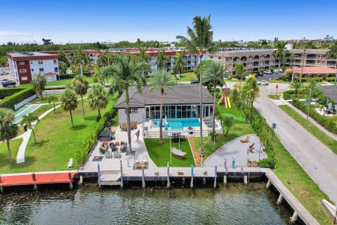 Villa ou maison à vendre à Hallandale Beach, Floride: 5 chambres, 264.59 m2 № 959590 - photo 20