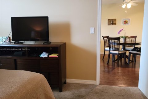 Condo in Davie, Florida, 1 bedroom  № 1345843 - photo 14