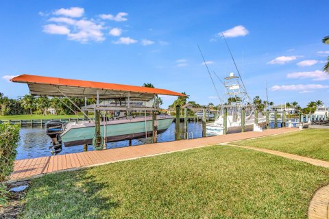 Villa ou maison à vendre à Stuart, Floride: 4 chambres, 344.67 m2 № 1208673 - photo 16