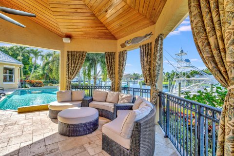 Villa ou maison à vendre à Stuart, Floride: 4 chambres, 344.67 m2 № 1208673 - photo 4