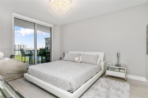 Condo in North Miami Beach, Florida, 3 bedrooms  № 1271830 - photo 24