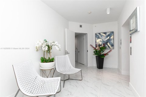 Condo in North Miami Beach, Florida, 3 bedrooms  № 1271830 - photo 5