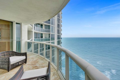 Condo in Sunny Isles Beach, Florida, 3 bedrooms  № 1271915 - photo 3