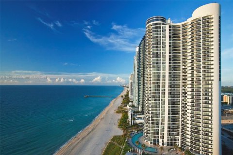 Condo in Sunny Isles Beach, Florida, 3 bedrooms  № 1271915 - photo 1