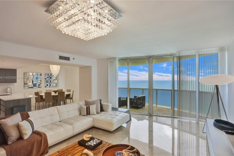 Condo in Sunny Isles Beach, Florida, 3 bedrooms  № 1271915 - photo 9