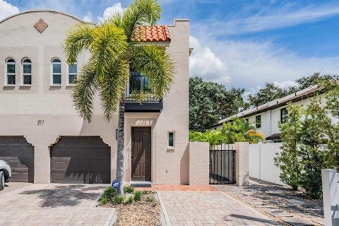 Adosado en venta en Tampa, Florida, 3 dormitorios, 143.63 m2 № 1361437 - foto 1