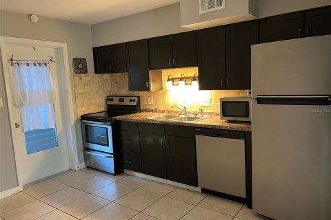 Condo in South Pasadena, Florida, 1 bedroom  № 1349506 - photo 10