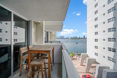 Condo in Miami Beach, Florida, 1 bedroom  № 1399865 - photo 16