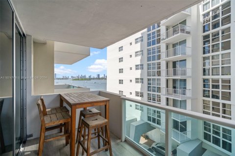 Condo in Miami Beach, Florida, 1 bedroom  № 1399865 - photo 18