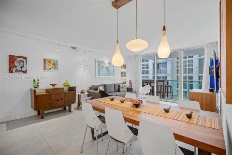 Condo in Miami Beach, Florida, 1 bedroom  № 1399865 - photo 24