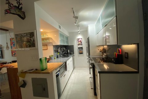 Condominio en venta en Miami Beach, Florida, 1 dormitorio, 77.76 m2 № 1399865 - foto 2