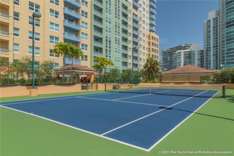 Condo in Miami Beach, Florida, 1 bedroom  № 1399870 - photo 25