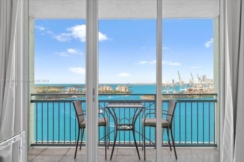 Condo in Miami Beach, Florida, 1 bedroom  № 1399870 - photo 1