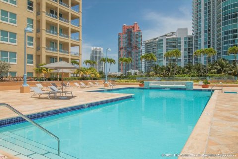 Condo in Miami Beach, Florida, 1 bedroom  № 1399870 - photo 23