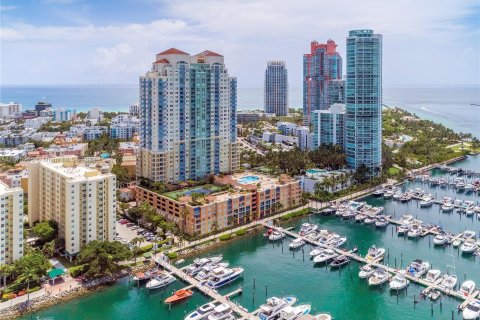 Condo in Miami Beach, Florida, 1 bedroom  № 1399870 - photo 18