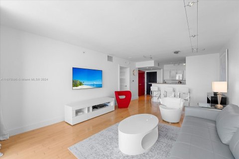 Condo in Miami Beach, Florida, 1 bedroom  № 1399870 - photo 9