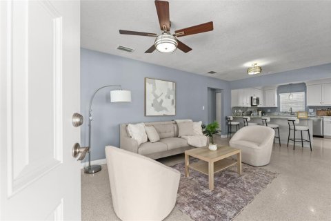 Casa en venta en Tampa, Florida, 2 dormitorios, 107.21 m2 № 1391440 - foto 5