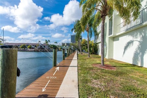 Condo in North Miami Beach, Florida, 2 bedrooms  № 1327730 - photo 23