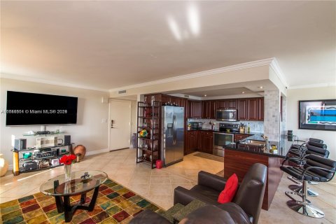 Condo in North Miami Beach, Florida, 2 bedrooms  № 1327730 - photo 11