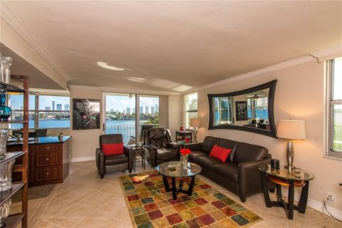 Condo in North Miami Beach, Florida, 2 bedrooms  № 1327730 - photo 12