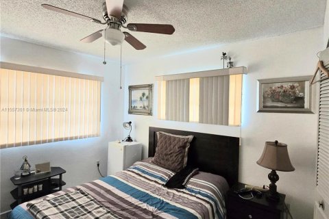 Condo in Miami, Florida, 3 bedrooms  № 1078723 - photo 13