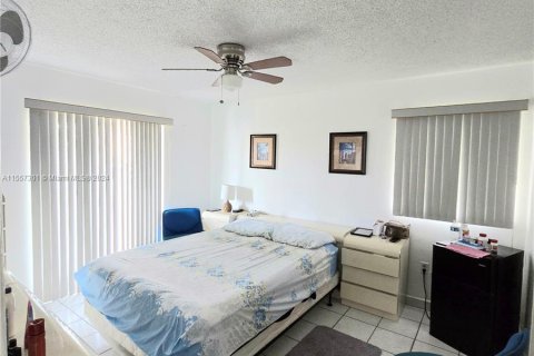 Condo in Miami, Florida, 3 bedrooms  № 1078723 - photo 11