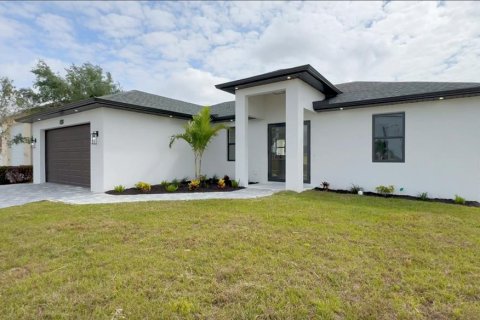 Купить виллу или дом в Кейп-Корал, Флорида 6 комнат, 128.86м2, № 1111411 - фото 1