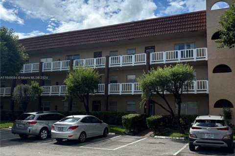 Condo in Sunrise, Florida, 2 bedrooms  № 1331961 - photo 1